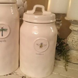 🐝Rae Dunn bumblebee canister🐝